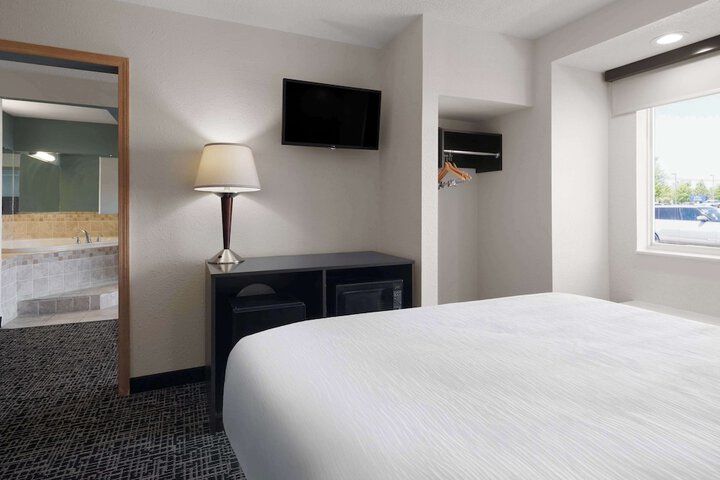 Room 16 of 36