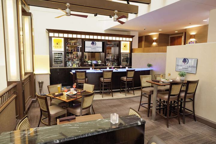 Lounge 55 of 62