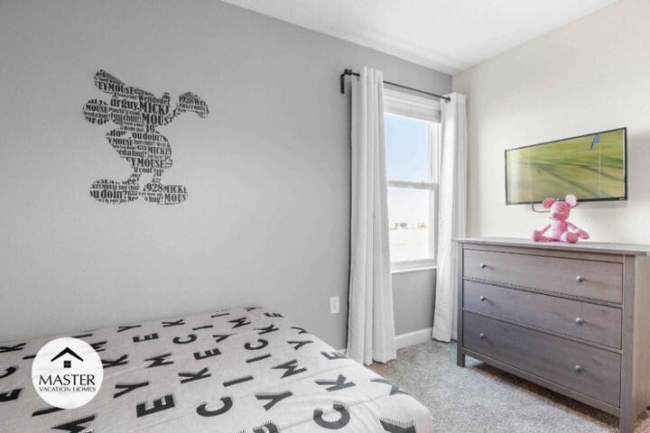 Bedrooms 5 Bathrooms Storey Lake 2885 SC