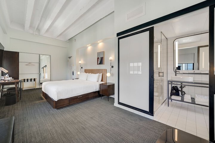 Room 35 of 104