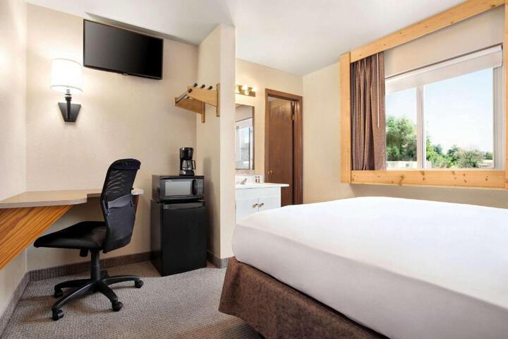 Oak Tree Inn Guernsey
