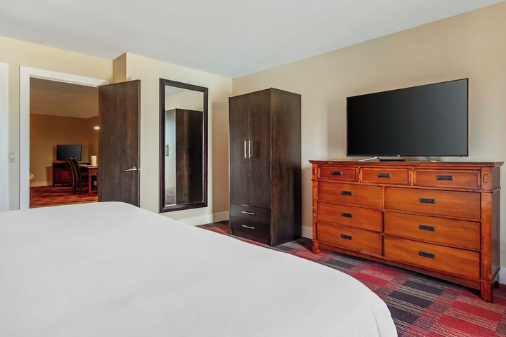 Room 33 of 77