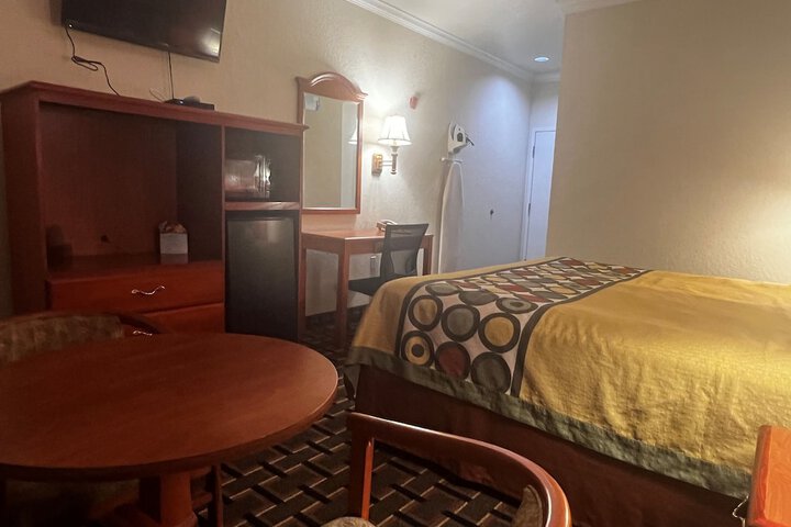 Room 17 of 31