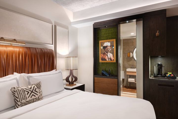 Room 35 of 76