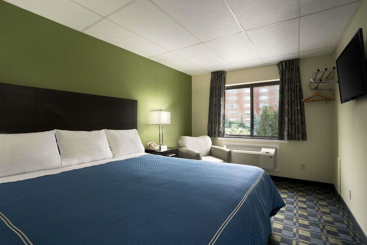 Room 25 of 39