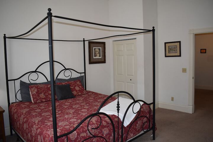 Room 65 of 238