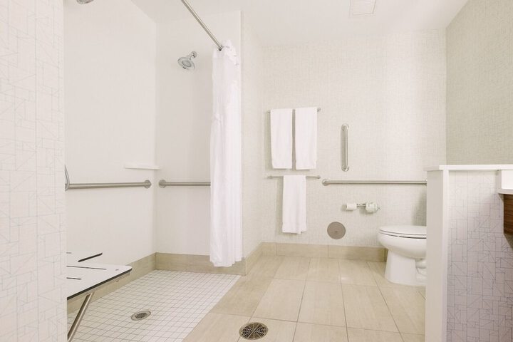 Room 13 of 33