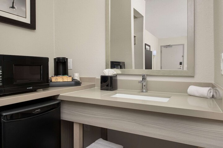 Quality Inn Atlantic Beach - Mayo Clinic Jax Area