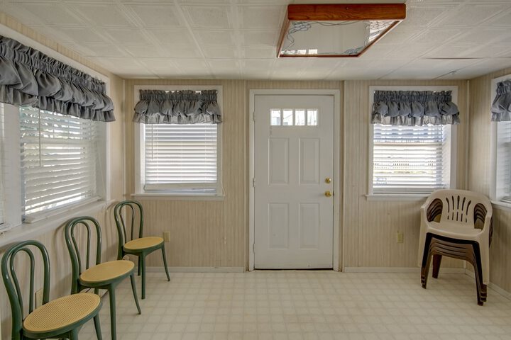 Room 140 of 167
