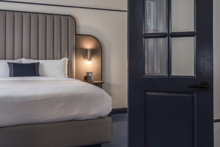 Hu. Hotel
