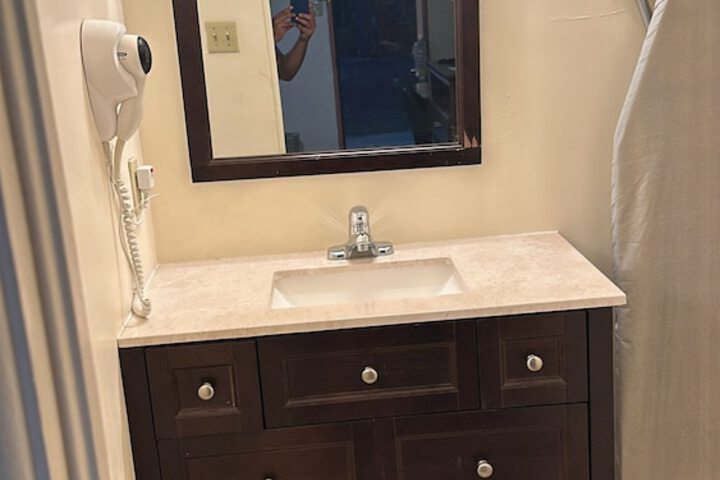 Room 25 of 28