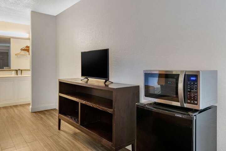 Room 9 of 29