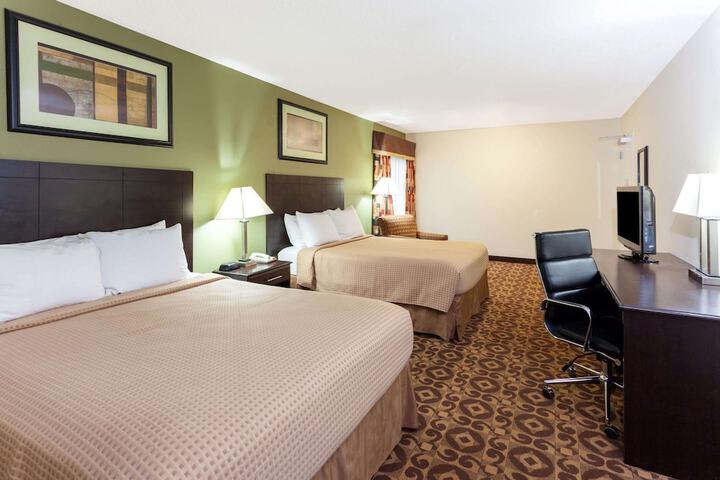 Room 6 of 12