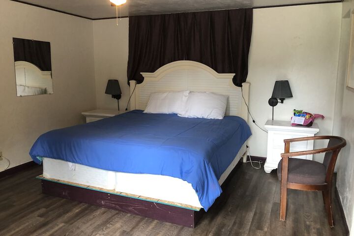 Room 50 of 78