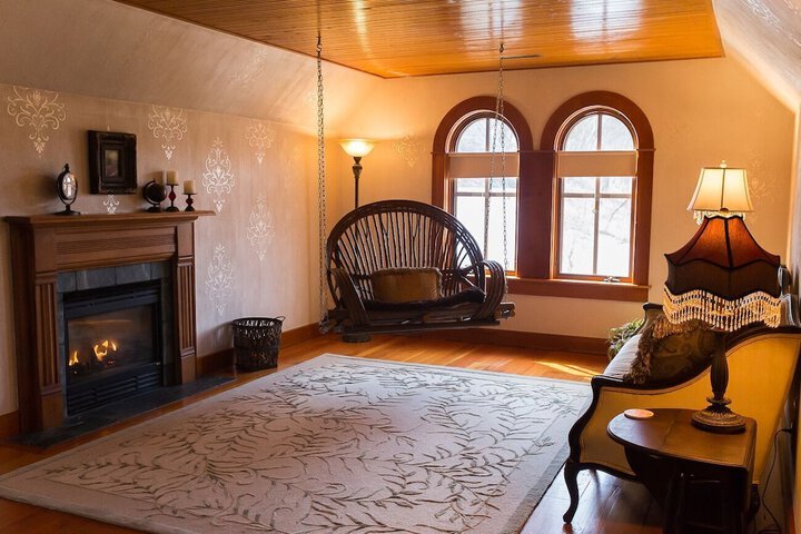 Round Barn Farm B & B Event Center