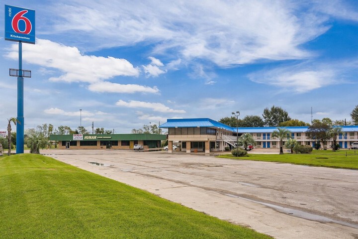 Motel 6 Winnie TX