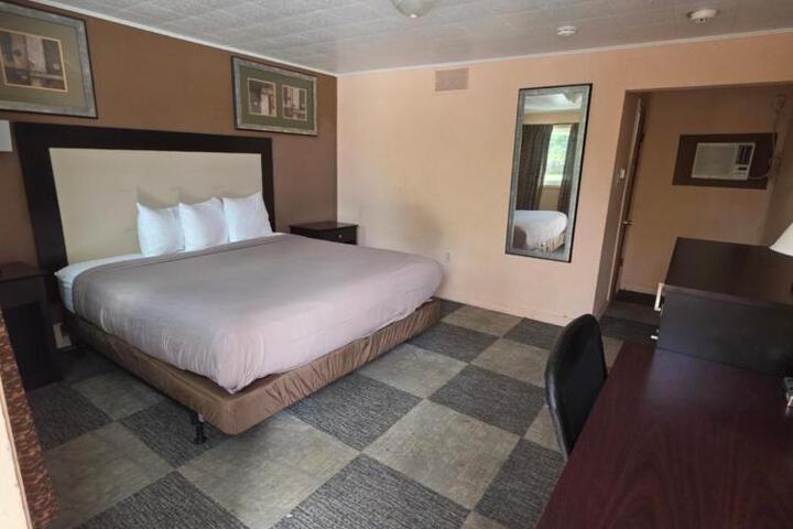 Greenway Motel