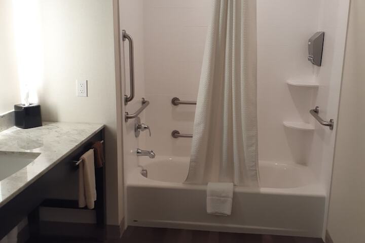 Room 14 of 28