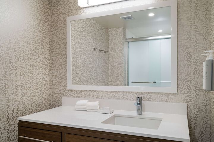 Home2 Suites by Hilton Atlanta Airport College Park