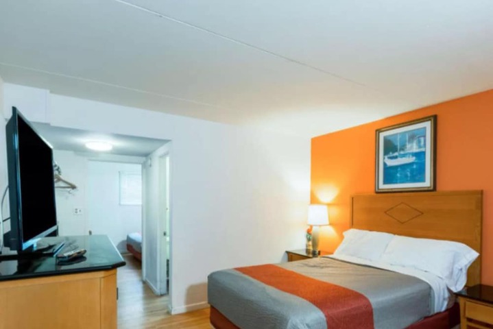Room 11 of 25