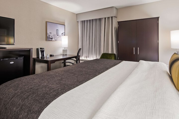 Room 10 of 28