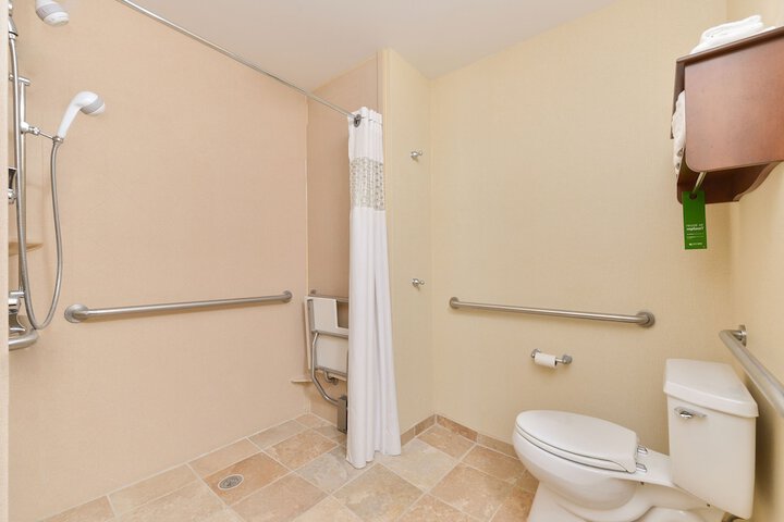 Room 8 of 34