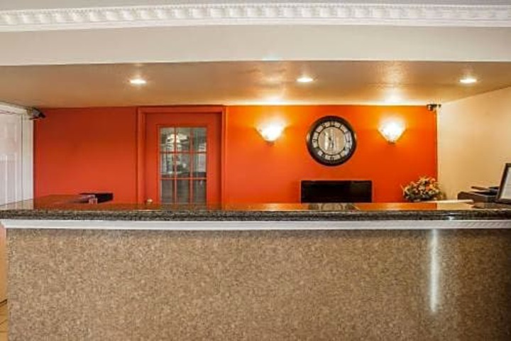 Rodeway Inn & Suites