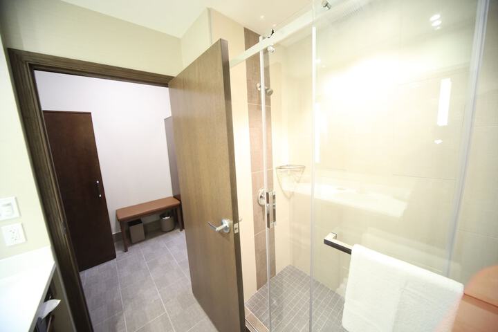 Room 25 of 53