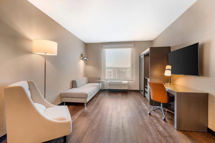 Cambria Hotel & Suites Plymouth