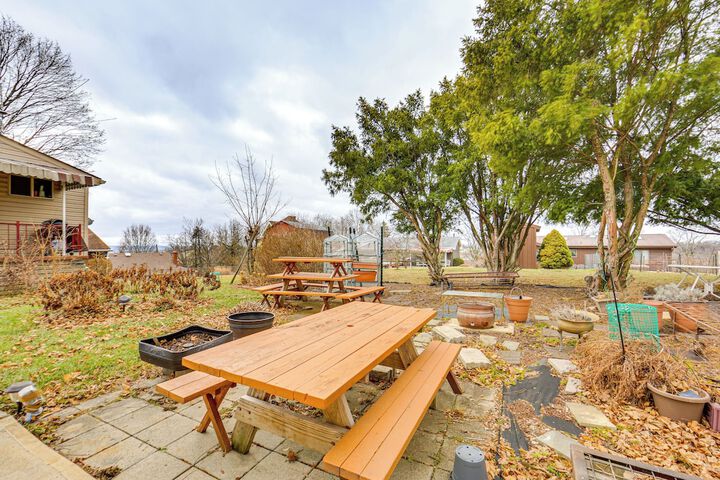 Rustic Chic Retreat: 4 Mi to Kennywood!