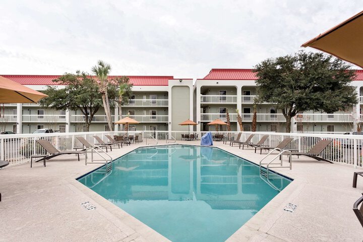 Pool 2 of 40