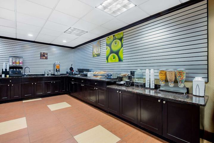 La Quinta Inn by Wyndham West Long Branch / NJ Shore Area