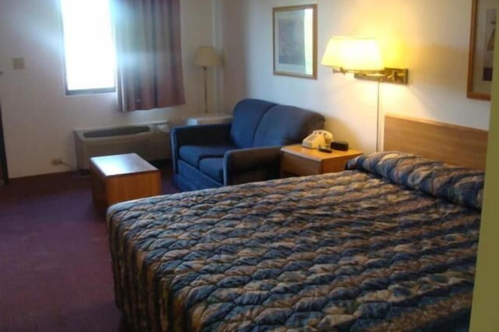 Room 34 of 40