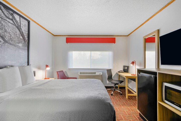 Super 8 by Wyndham Eveleth