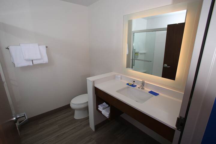 Room 15 of 51