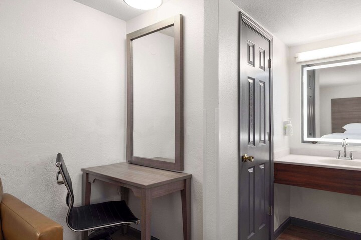 Room 25 of 41