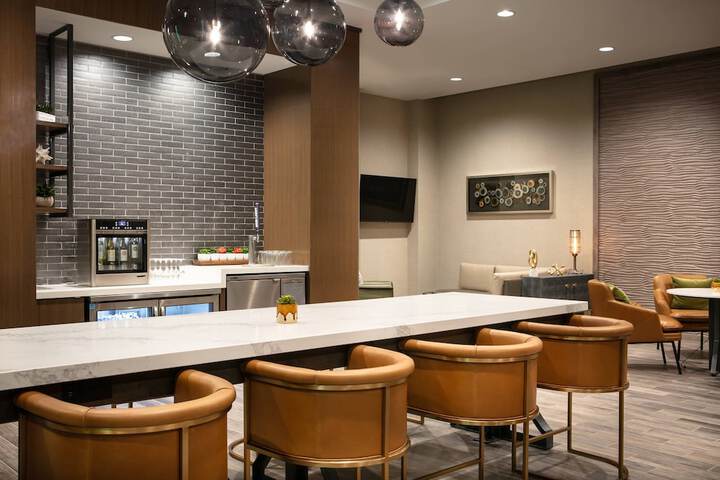 Lounge 37 of 42