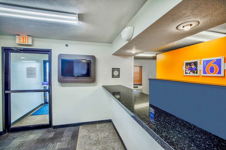 Motel 6 Percival IA