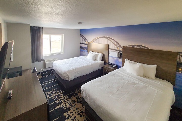 Clarion Pointe Bettendorf - Quad Cities
