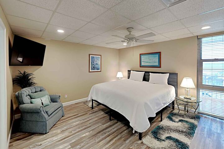 Room 83 of 104