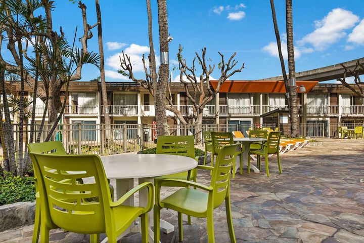 Best Western The Plaza Hotel Honolulu Airport - Free Breakfast