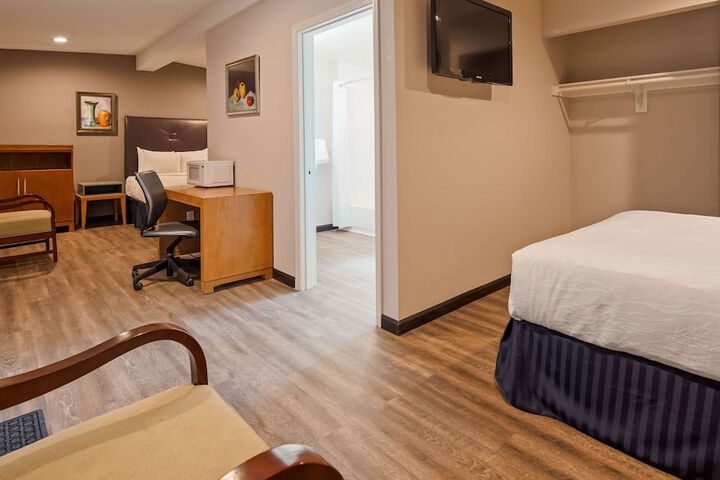 Room 17 of 35