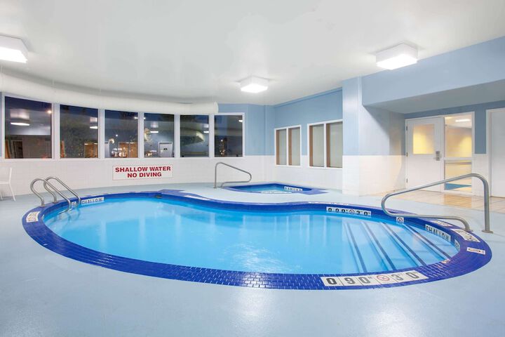 Super 8 by Wyndham Midland