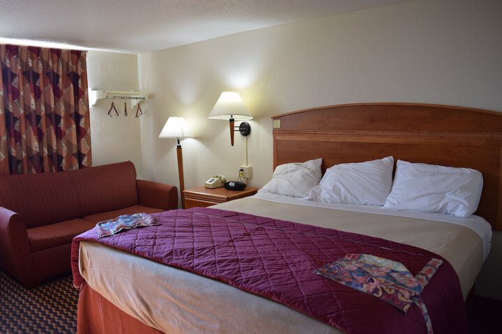 Room 9 of 49