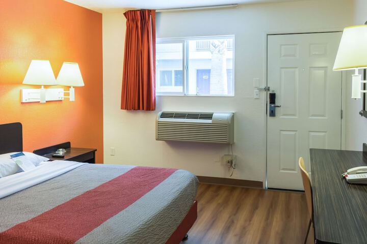 Room 17 of 30