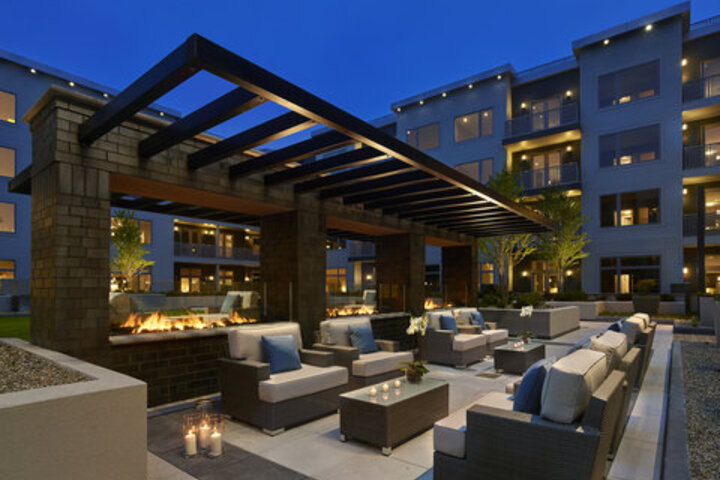 Hotel Exterior 72 of 76