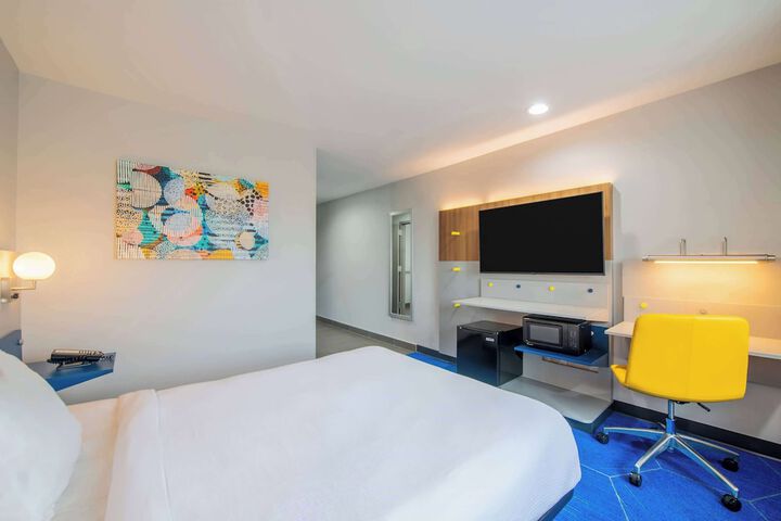 Room 18 of 33
