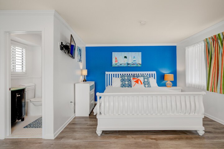 Room 33 of 65