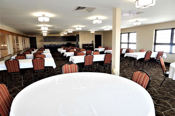 Ballroom/Hall 33 of 39