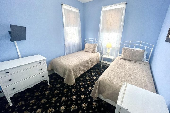 Room 17 of 27